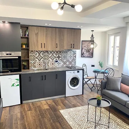 Center Of “savannah” Apartment. Apartment *